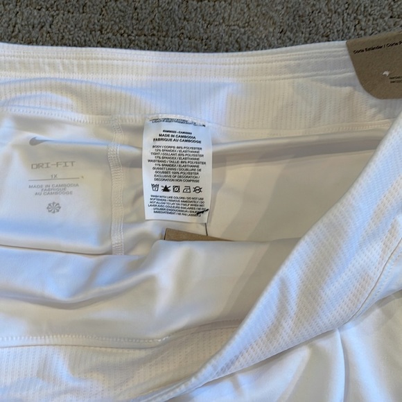 Nike Women’s NikeCourt Dri-FIT Victory
Flouncy Skirt NWT - Picture 4 of 12